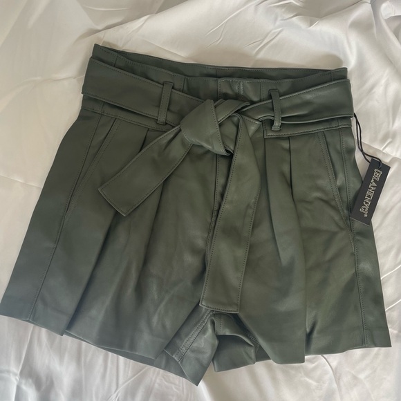 BLANKNYC Olive Leather Women’s Shorts  Size 27 waist - Picture 1 of 4